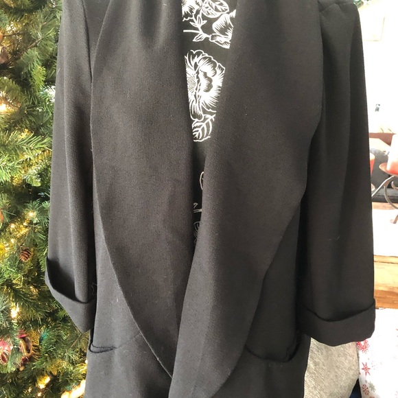 Plus size black blazer - Picture 2 of 5